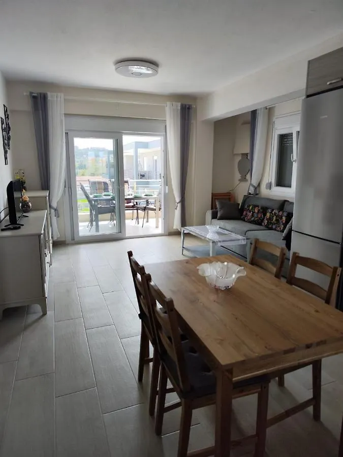Lilli Deluxe Apartment Nikiti